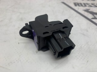 Кнопка стеклоподъемника передняя, ориг. номер 30658448, Volvo V50 2003-2007