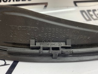 Молдинг лобового стекла передний правый, ориг. номер 31335865, Volvo V60 2010-2013