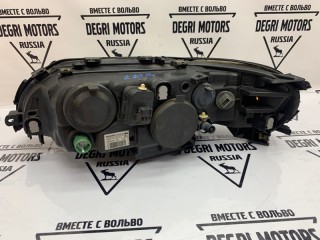 Фара передняя правая, ориг. номер 30698848, Volvo V70 2004-2007