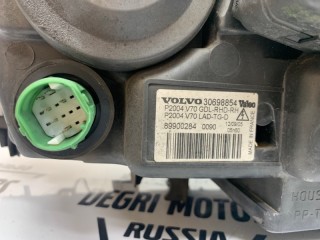 Фара передняя правая, ориг. номер 30698848, Volvo V70 2004-2007
