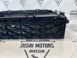 Рамка радиатора, ориг. номер 17117545866, BMW 525i E60 2002-2007