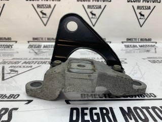 Кронштейн опоры двигателя передний правый, ориг. номер 31277689, Volvo V60 2010-2013