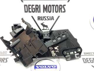 Кронштейн замка двери передний левый, ориг. номер 31484041, Volvo XC90 2014-2019