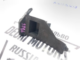 Кронштейн бампера передний правый, ориг. номер 30678482, Volvo V50 2007-2012