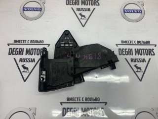 Кронштейн замка двери передний правый, ориг. номер 30784315, Volvo S60 2010-2013