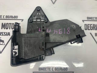 Кронштейн замка двери передний правый, ориг. номер 30784315, Volvo S60 2010-2013