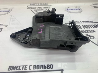 Кронштейн замка двери передний правый, ориг. номер 30784315, Volvo S60 2010-2013