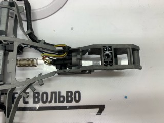 Кронштейн ручки двери передний правый, ориг. номер 30784201, Volvo V70 2012-2016