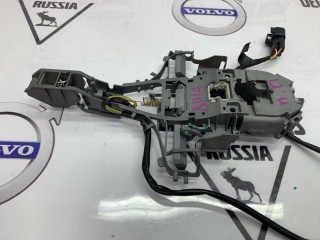 Кронштейн ручки двери передний правый, ориг. номер 30784201, Volvo V70 2012-2016