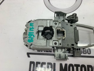 Кронштейн ручки двери передний правый, ориг. номер 30784199, Volvo V50 2007-2012
