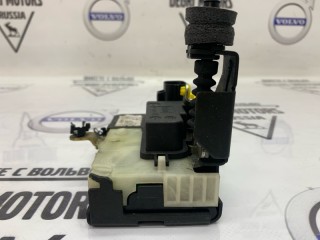 Замок двери передний правый, ориг. номер 30699752, Volvo V70 2004-2007