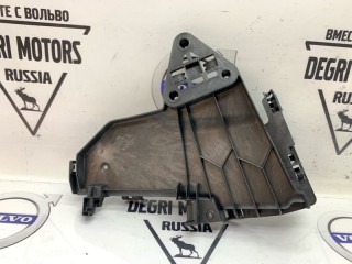 Кронштейн замка двери передний правый, ориг. номер 30784315, Volvo V60 2010-2013