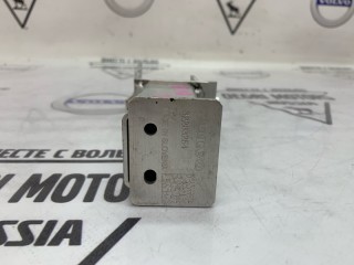 Кронштейн передний правый, ориг. номер 32283254, Volvo XC40 2017-2022