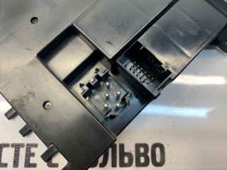 Кнопка стеклоподъемника передняя правая, ориг. номер YUD000263PVA, Land Rover Range Rover L322 2002-2005