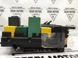 Блок предохранителей задний, ориг. номер YQE500050, Land Rover Range Rover L322 2002-2005