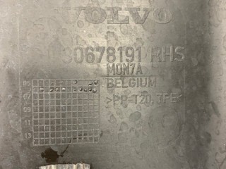 Дефлектор радиатора передний правый, ориг. номер 31323243, Volvo S80 2006-2010
