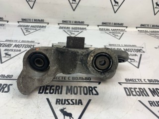 Кулак задний правый, ориг. номер 30666468, Volvo V70 2000-2004