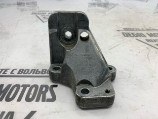 Кронштейн двигателя передний, ориг. номер 30741567, Volvo S60 2004-2010