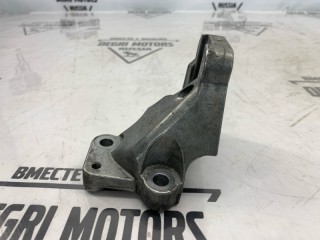 Кронштейн двигателя передний, ориг. номер 30741567, Volvo S60 2004-2010