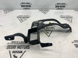 Кронштейн передний правый, ориг. номер 51647163484, BMW 525i E61 2007-2010