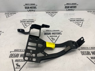 Кронштейн передний правый, ориг. номер 51647163484, BMW 525i E61 2007-2010