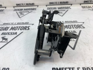 Замок капота правый, ориг. номер 51237183762, BMW 530i F10 2009-2013