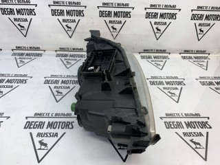 Фара ксеноновая передняя правая, ориг. номер 30698848, Volvo V70 2004-2007