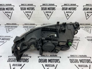 Фара ксеноновая передняя правая, ориг. номер 30698848, Volvo V70 2004-2007