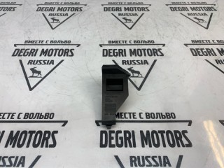 Кронштейн бампера передний правый, ориг. номер 30678482, Volvo V50 2007-2012