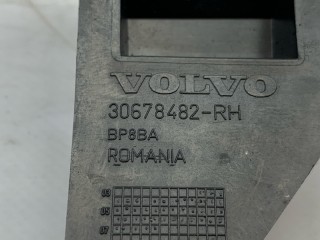 Кронштейн бампера передний правый, ориг. номер 30678482, Volvo V50 2007-2012