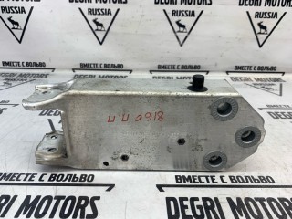 Кронштейн передний правый, ориг. номер 51117253877, BMW 530i F10 2009-2013