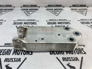 Кронштейн передний правый, ориг. номер 51117253877, BMW 530i F10 2009-2013
