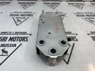 Кронштейн передний правый, ориг. номер 51117253877, BMW 530i F10 2009-2013