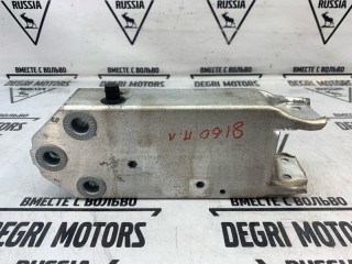 Кронштейн передний левый, ориг. номер 51117200705, BMW 530i F10 2009-2013