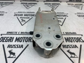 Кронштейн передний левый, ориг. номер 51117200705, BMW 530i F10 2009-2013