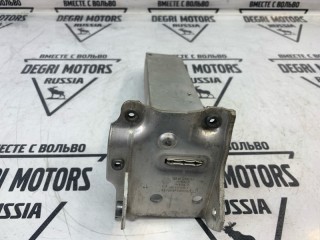 Кронштейн передний правый, ориг. номер 51117158874, BMW 530i F10 2009-2013