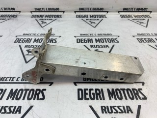 Кронштейн передний правый, ориг. номер 51117158874, BMW 530i F10 2009-2013