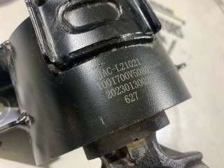 Опора двигателя передняя левая, ориг. номер 1001700V5080, JAC J7 2020-2026