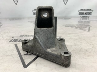 Кронштейн двигателя передний левый, ориг. номер 8250089, Volvo 940 1988-1998