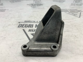 Кронштейн двигателя передний левый, ориг. номер 8250089, Volvo 940 1988-1998