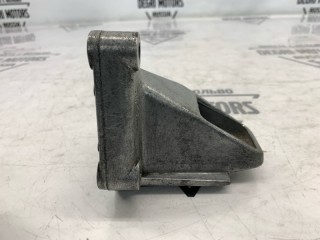 Кронштейн двигателя передний левый, ориг. номер 8250089, Volvo 940 1988-1998