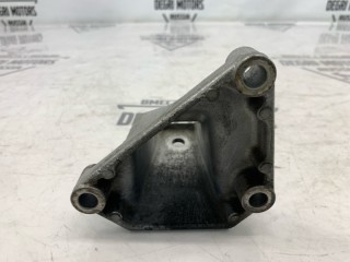 Кронштейн двигателя передний левый, ориг. номер 8250089, Volvo 940 1988-1998