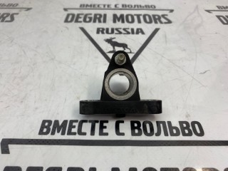 Кронштейн датчика коленвала, ориг. номер 30637803, Volvo V70 2007-2013