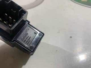 Кнопка стеклоподъемника задняя, ориг. номер 30658696, Volvo S60 2004-2010