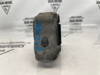Кронштейн правый, ориг. номер 31330138, Volvo V60 2013-2019