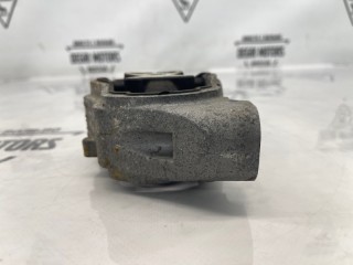 Кронштейн правый, ориг. номер 31330138, Volvo V60 2013-2019