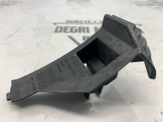 Кронштейн бампера передний правый, ориг. номер 30678482, Volvo S40 2007-2012