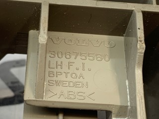 Заглушка салазки сиденья передняя левая, ориг. номер 30675580, Volvo V70 2004-2007