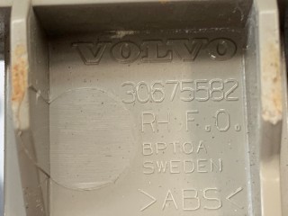 Заглушка салазки сиденья правая, ориг. номер 39994592, Volvo V70 2004-2007