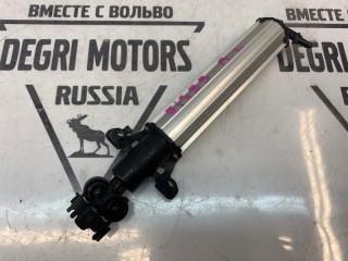Форсунка омывателя фары передняя левая, ориг. номер 30784344, Volvo V60 2010-2013